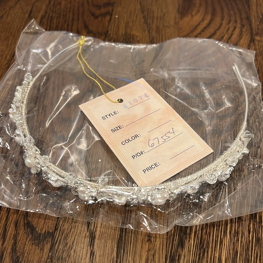 Giselle Bridal Headband, NWT - Picture 3 of 4